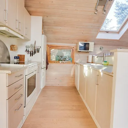 Three-bedroom Holiday In * Халс