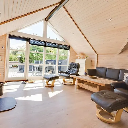 Three-bedroom Holiday In * Халс