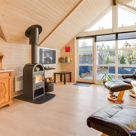 Дом отдыха Three-bedroom Holiday In *