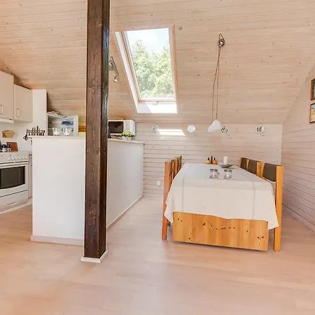 Three-bedroom Holiday In * Халс
